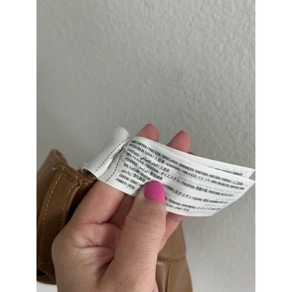 Abercrombie & Fitch Women’s Vegan Faux Leather High Waisted Shorts NWT Sz M - Picture 8 of 8